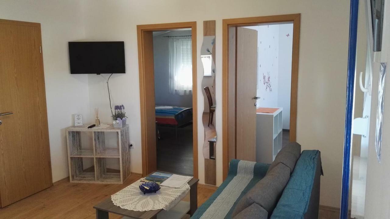 Tomek Apartment วีร์ ภายนอก รูปภาพ
