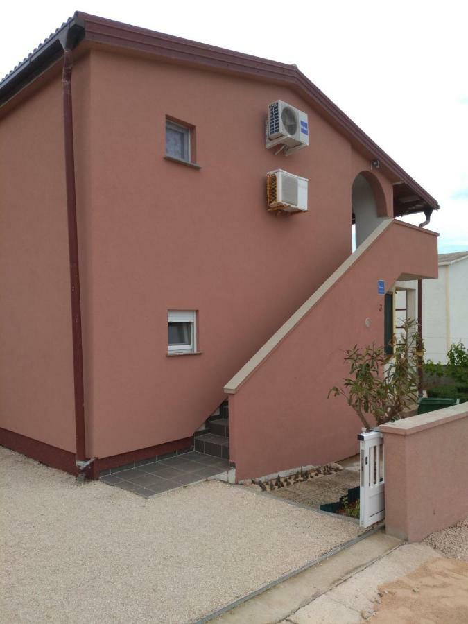 Tomek Apartment วีร์ ภายนอก รูปภาพ