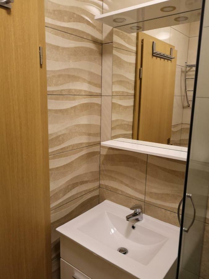 Tomek Apartment วีร์ ภายนอก รูปภาพ