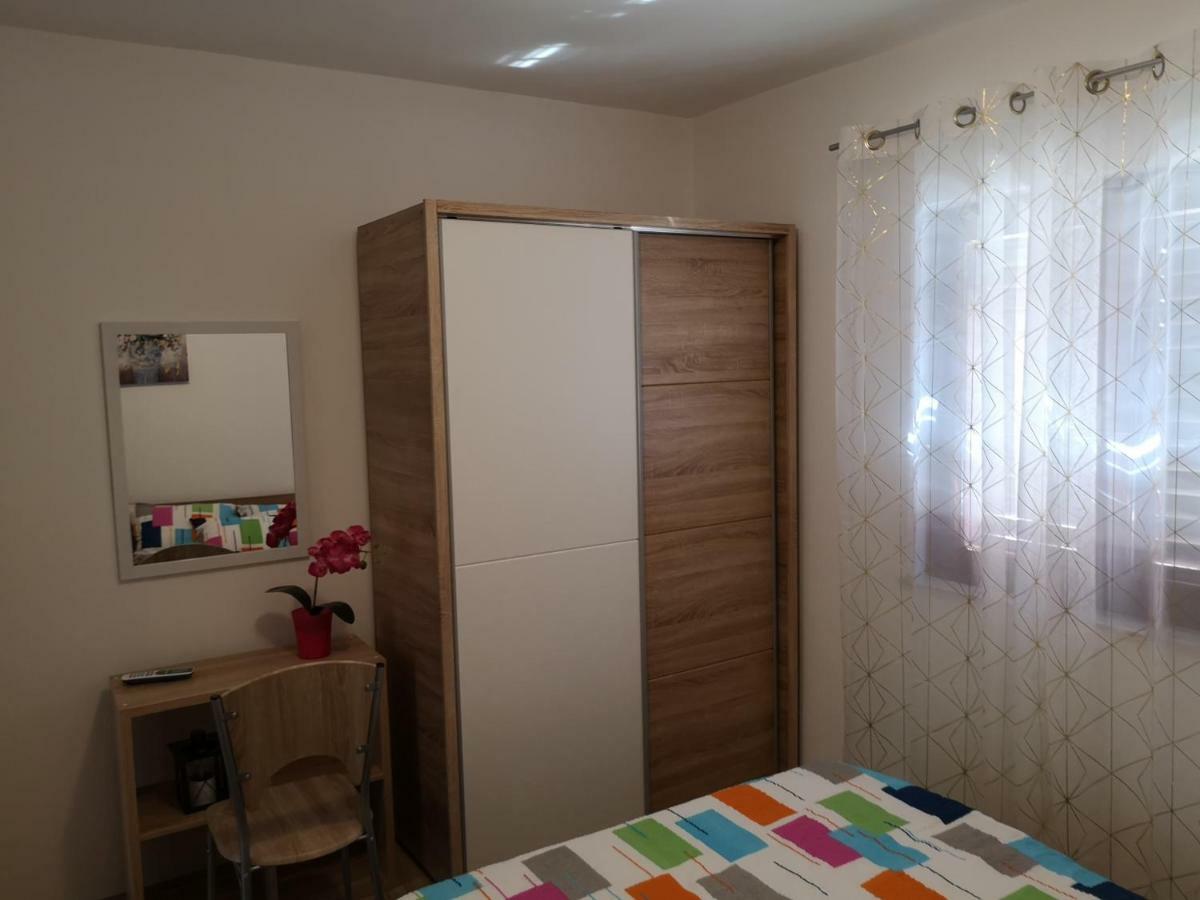 Tomek Apartment วีร์ ภายนอก รูปภาพ