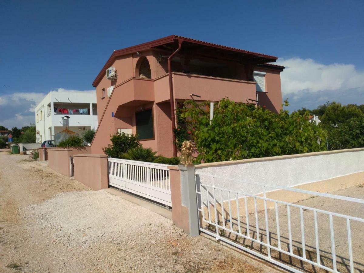 Tomek Apartment วีร์ ภายนอก รูปภาพ